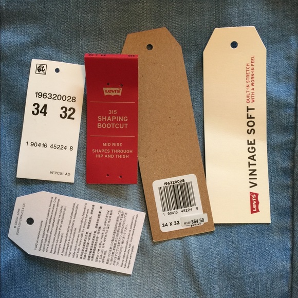 Woman’s Levi Jeans - Picture 2 of 2